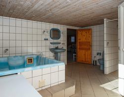 Quaint Holiday Home in Kibæk With Indoor Pool İç Mekan