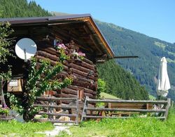 Quaint Mountain Hut in Hippach With Garden and Barbeque Dış Mekan