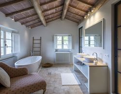 Quaint Villa With Private Pool in Cortona Italy Banyo Tipleri