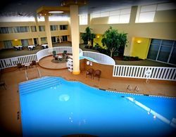 Quality Inn & Suites Airpark East Genel