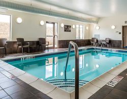 Quality Inn & Suites Frostburg-Cumberland Havuz