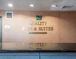 Quality Inn & Suites Lobi