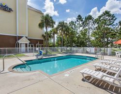 Quality Inn & Suites Lehigh Acres Fort Myers Havuz