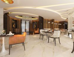 Radisson Blu Hotel Dubai Waterfront Yeme / İçme