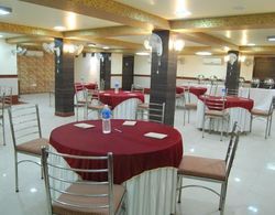 Hotel Raghav Palace Yerinde Yemek