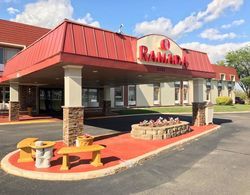 RAMADA BY WYNDHAM ALBERT LEA Genel