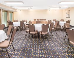 Ramada by Wyndham Springfield North Genel