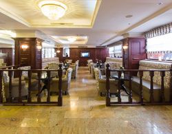 Ramada Hotel & Suites Bucharest North Lobi
