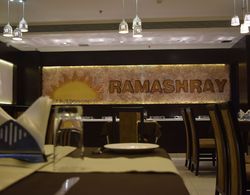 Hotel Ramashray Paradise Yerinde Yemek