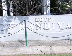 Hotel Randiya Dış Mekan