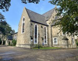 Rare Church Converted 1-bed Apartment in London Öne Çıkan Resim