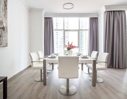 Ravishing 3BR Apartment With Amazing Marina Views İç Mekan