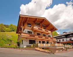 Ravishing Apartment in Saalbach with Sauna near Ski Slopes Dış Mekan