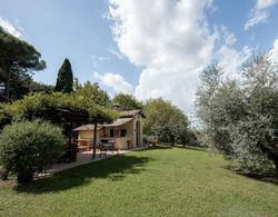 Red Elegant and Charming Country House Near Rome Oda