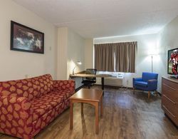Red Roof Inn & Suites Cleveland - Elyria Genel
