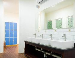 RedDoorz Hostel near Taman Puring Banyo Tipleri