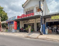 RedDoorz Hostel near Terminal Condongcatur Jogja Dış Mekan