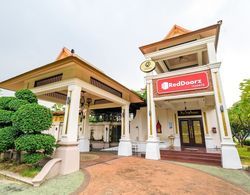 RedDoorz Plus Ruen Rattana Resort Dış Mekan