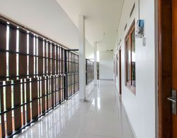 RedDoorz Syariah near Sindu Kusuma Edupark Lobi