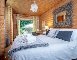 Redlands Country Lodge Log Cabin Apartments & WeeBothy Oda Manzaraları