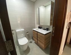 Refined Classy 3 Bedroom Apartment in Jumeirah Banyo Tipleri