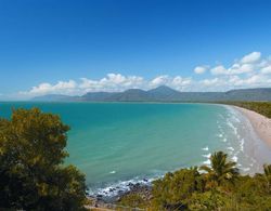 Reflections Of Port Douglas Plaj