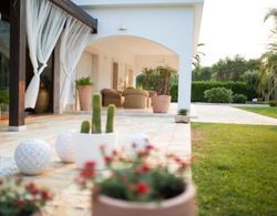Villa Relax With Great Garden Terrace and Pool Oda
