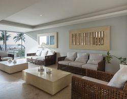 Relaxing 1 BR Beachfront Apartment w Wifi and Pool Oda