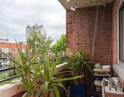 Relaxing 2 Bedroom Top Floor Apartment in Bethnal Green Oda Düzeni