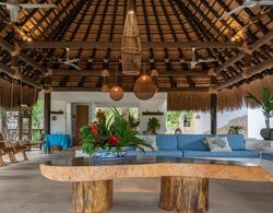 Relaxing Tropical Island Chalet w Private Pool and Beach in Bar Oda