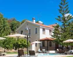 Remarkable 5-bed Villa in Miliou Village Paphos Dış Mekan