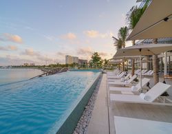 Renaissance Cancun Resort & Marina Havuz