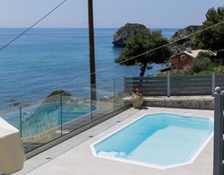 Villa Renata & Villa Filippos by Konnect, private Plunge Pool included Oda Düzeni