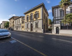 Renovated 19th-Century Apartment in an Authentic Area Dış Mekan