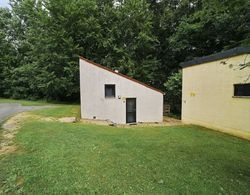 Renovated Bungalow Near the Lake of Vallée de Rabais in Virton Dış Mekan