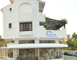 Renowned for its Location, Warmth and Hospitality Dış Mekan
