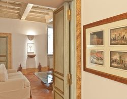 Rental in Rome Banchi Vecchi Terrace İç Mekan