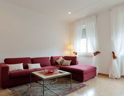 Rental In Rome Pateras Balcony Apartment Oda Düzeni