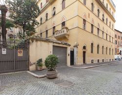 Rental In Rome Portico Ottavia Garden Dış Mekan