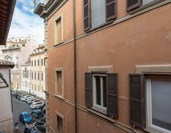 Rental in Rome San Trifone Oda Manzaraları