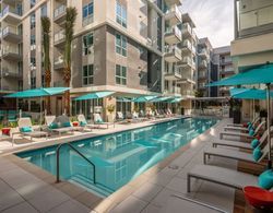 Resort Style Suites in Downtown LA Öne Çıkan Resim