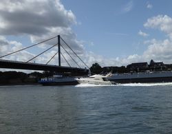Rhein Yacht Lexa Genel