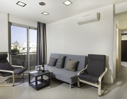 Rhodes Central Suite Oda Düzeni