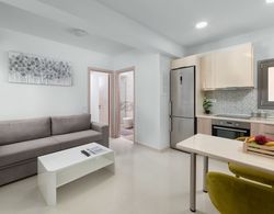 Rhodes Luxury Apartments Oda Düzeni