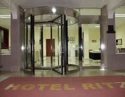 Hotel Ritz Waku-Kungo İç Mekan