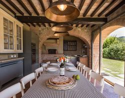 Ritzy Villa on a Wine Estate in Arezzo With Pool Yerinde Yemek