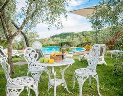 Romantic Farmhouse Villa in Lucca to Sleep 5 Guests With Private Pool and Wi-fi Oda