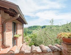 Romantic Farmhouse Villa in Lucca to Sleep 5 Guests With Private Pool and Wi-fi Oda