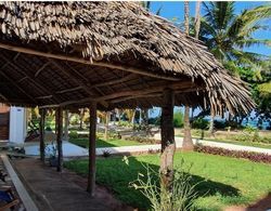 Romantic Room With Access to Beach Ideal for 2 Guests, in Kigomani, Zanzibar Dış Mekan