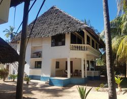 Romantic Room With Access to Beach Ideal for 2 Guests, in Kigomani, Zanzibar Dış Mekan